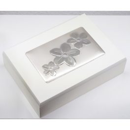 Ezüstözött ékszerdoboz: 4.5 x 13.5 x 18.5 cm